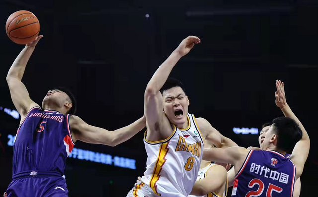 广州队上演绝地逆转，惊险击败浙江队