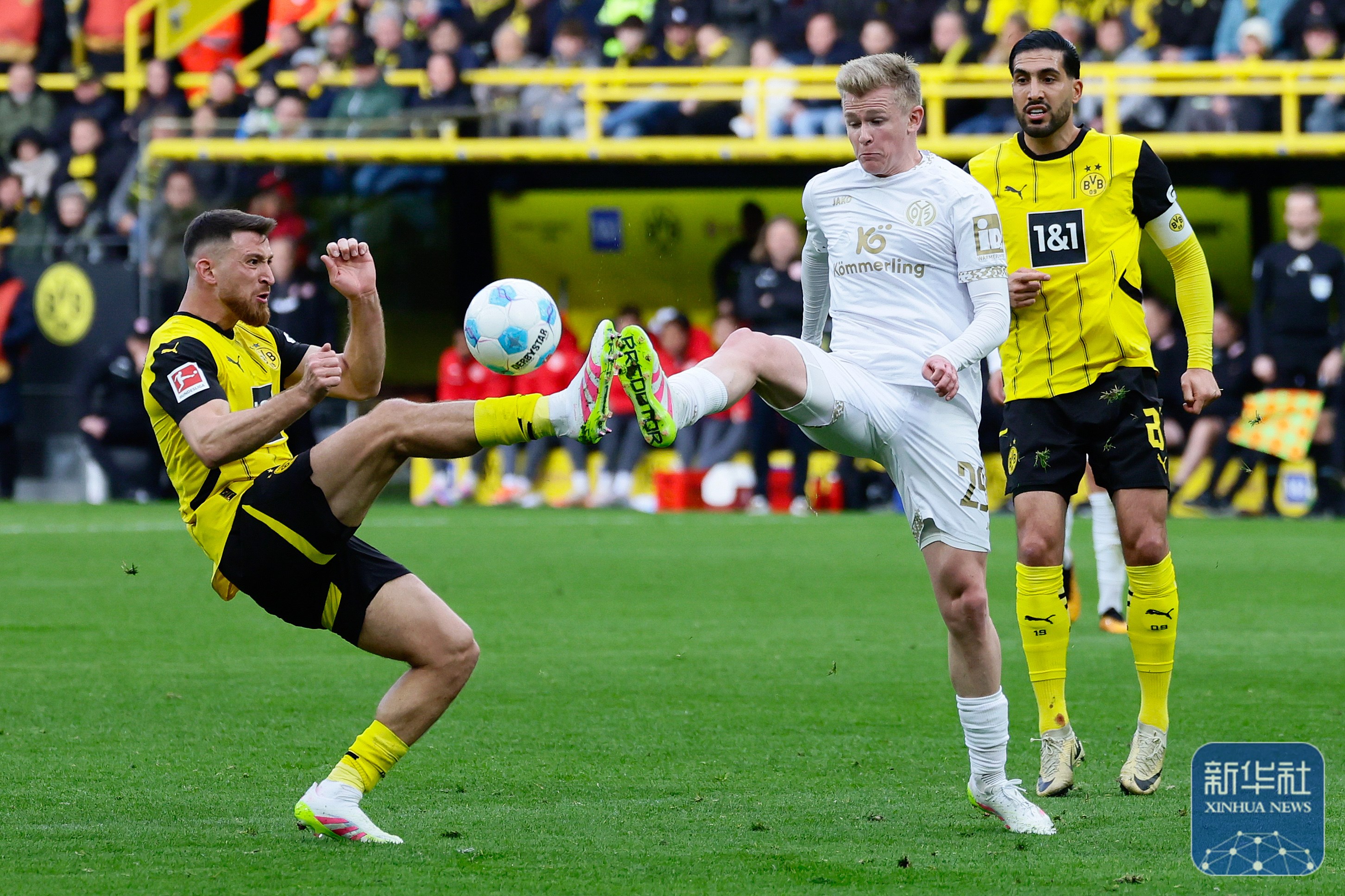 包含美因茨全力以赴，主场取胜锁定三分的词条