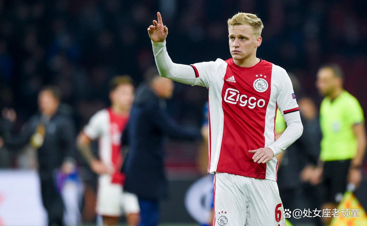 关于阿贾克斯开场5分钟连进两球，莱比锡防线形同虚设！的信息