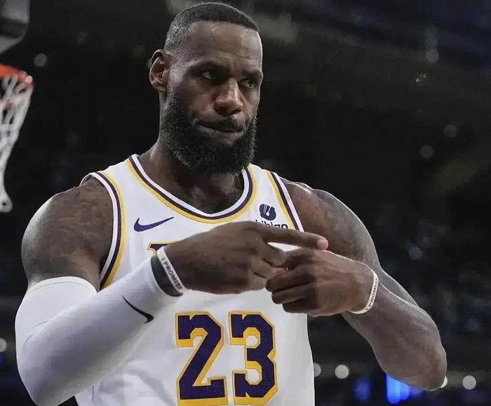 包含费德勒关键节点突破纪录，美国队带队取胜！的词条